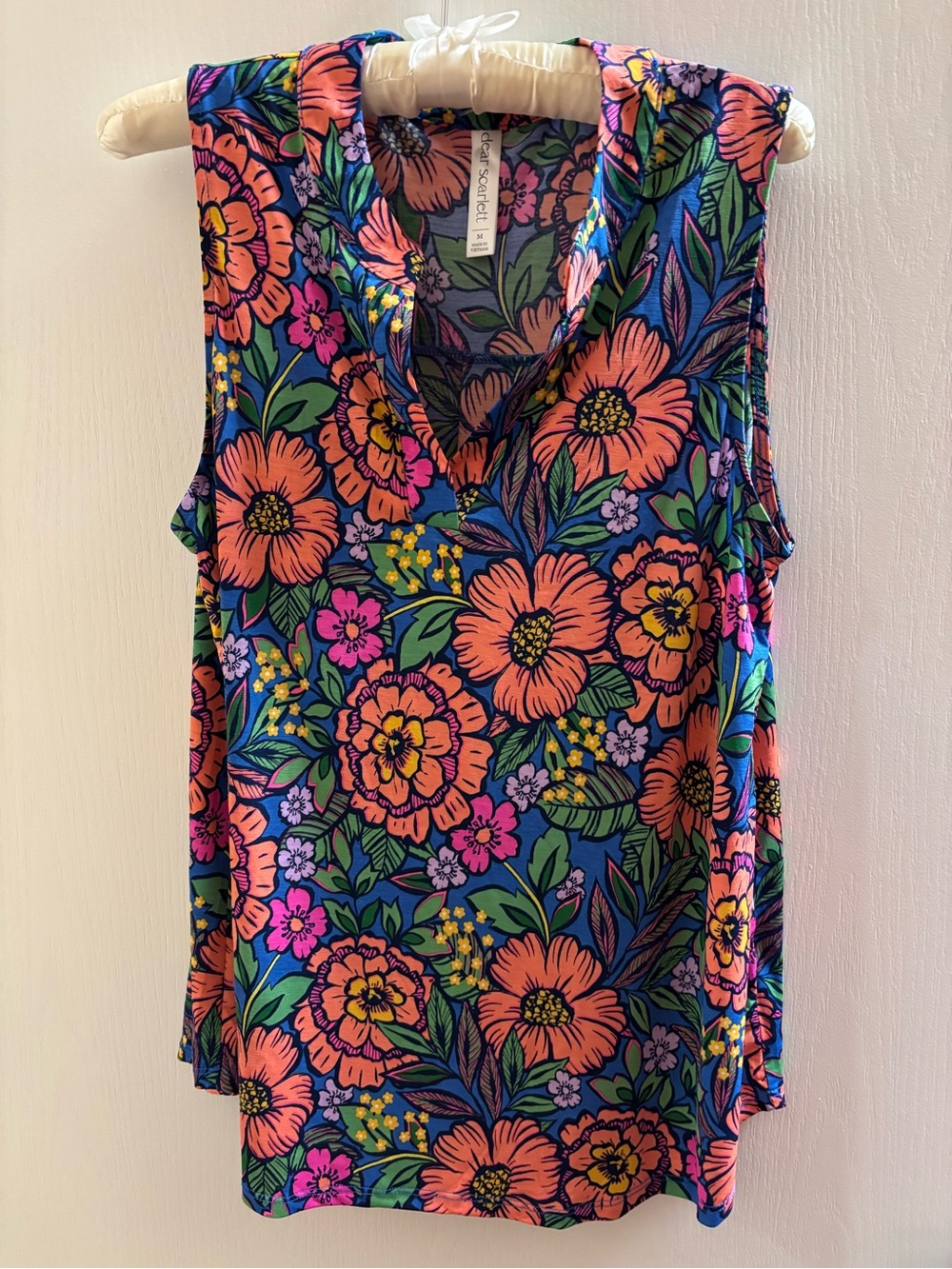 Dear Scarlett Floral V-Neck Sleeveless Tank — Coral, Blue & Green. Medium